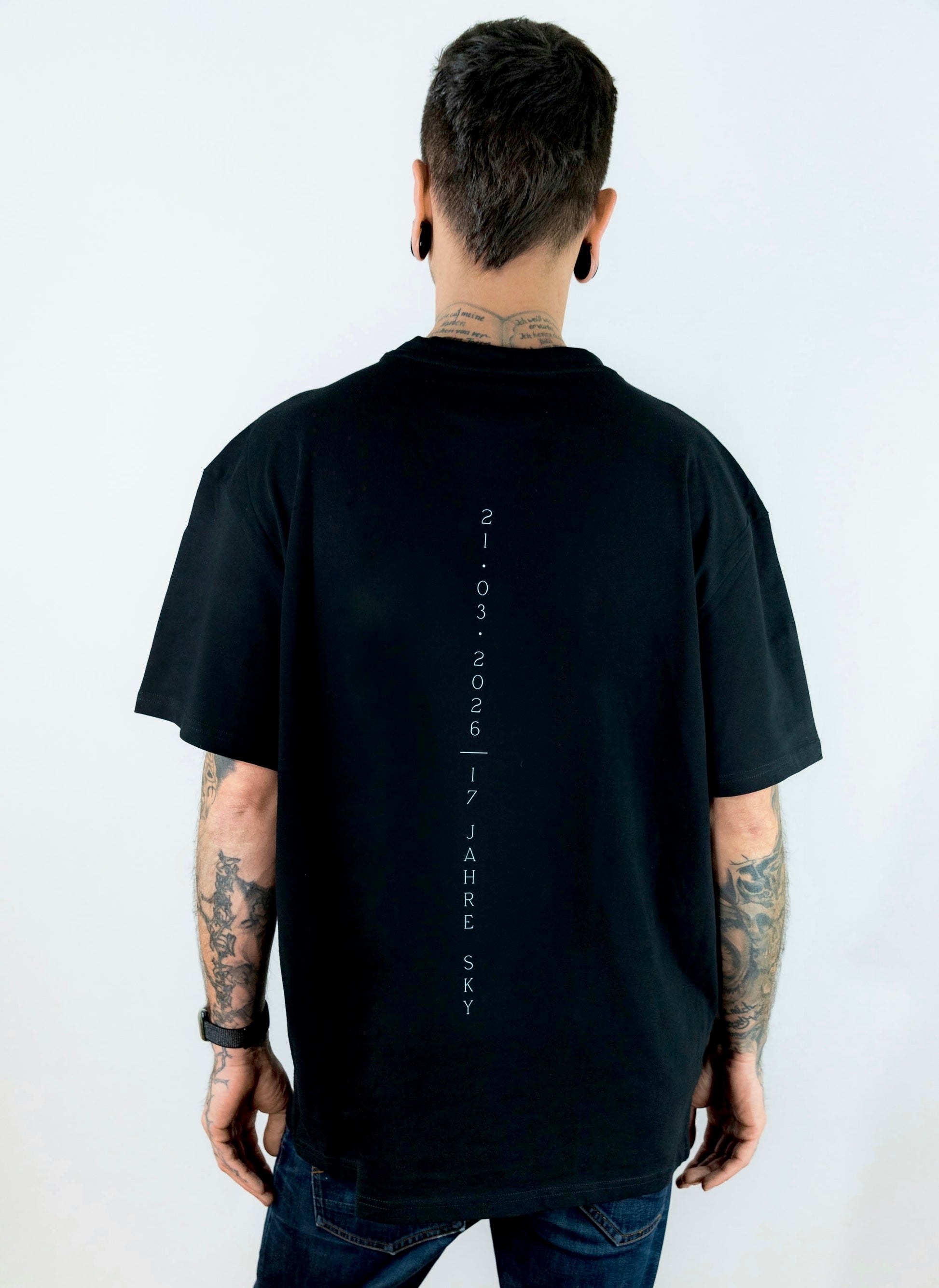 techno-oversize-t-shirt-backprint-17-jahre-sky-club-schwarz